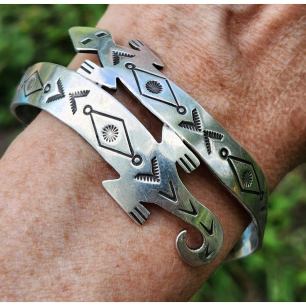 Vintage Navajo  Gecko Lizard Wrap Cuff Bracelet Hand Stamped Sterling